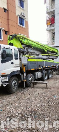 Concrete boom pump
